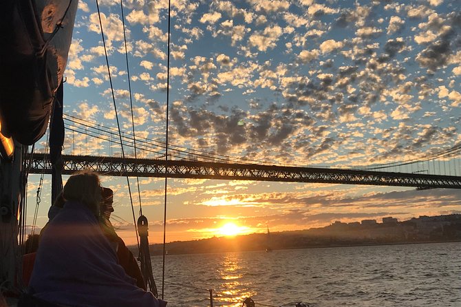 2 Hour Lisbon Sunset and Wine Sailing Tour - Getting aboard at the marina: how to make check-in painless