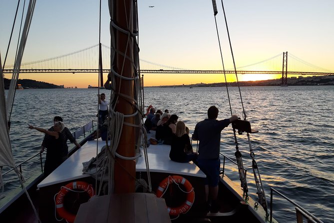 2-Hour Lisbon Traditional Boats Sunset Cruise with White Wine - Belém Tower and Jerónimos Monastery from a Different View