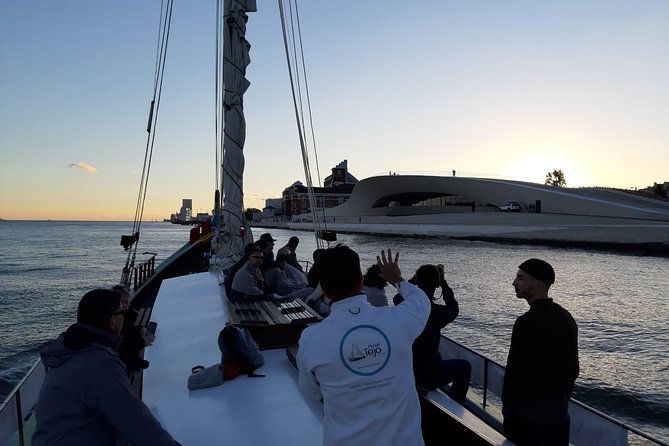 2-Hour Lisbon Traditional Boats Sunset Cruise with White Wine - São Jorge Castle Viewing, Plus Why It Works Without the Hike