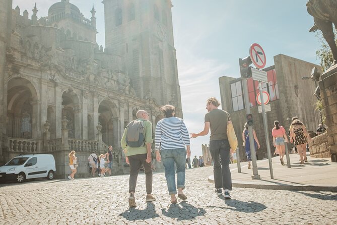 3-hour private guided walking tour of the BEST of Porto - Torre dos Clerigos and Igreja do Carmo, big moments with smart boundaries