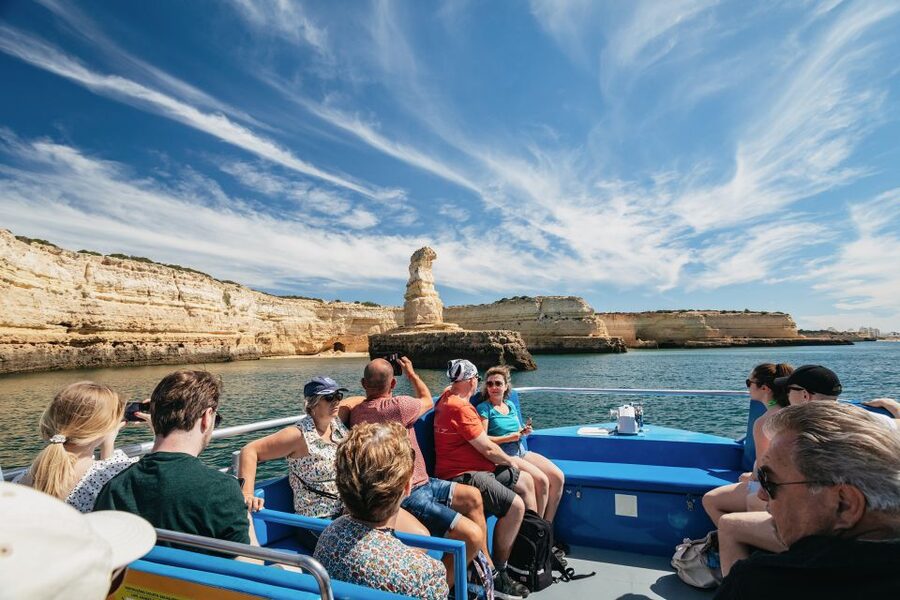 Albufeira: 2.5-Hour Benagil Caves & Dolphin Watching - The 2.5-hour rhythm: speed out, coastal passes, cave photos, dolphin search, back