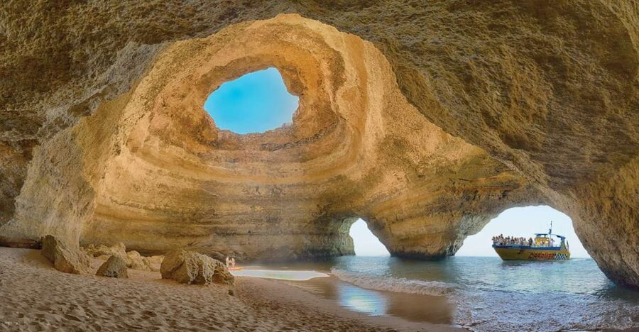Albufeira: 2.5-Hour Benagil Caves & Dolphin Watching - What to wear and pack for a speedboat day in the Algarve