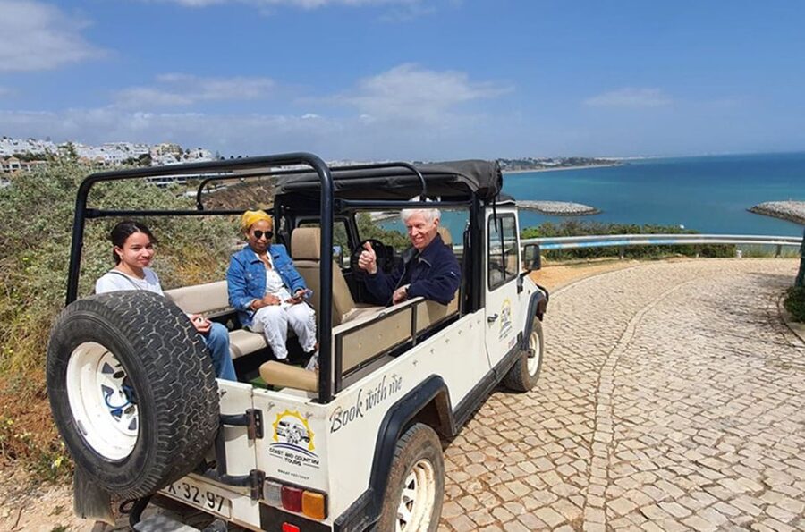 Albufeira: Beaches, Old Town, and Salgados Lagoon Jeep Tour - Meeting Point, pickup, and how the ride is set up