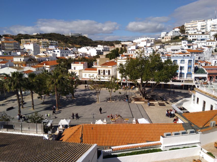 Albufeira: Tuk-tuk Sightseeing Tour - How the guide keeps the tour fun, not just informative