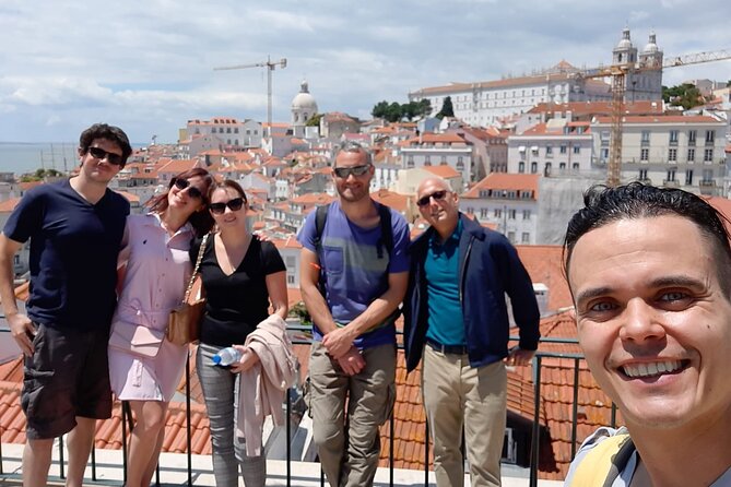 Alfama and Mouraria Tour - The oldest neighbourhoods in Lisbon - Finding the Guide at Praça do Comércio (And Why It Matters)