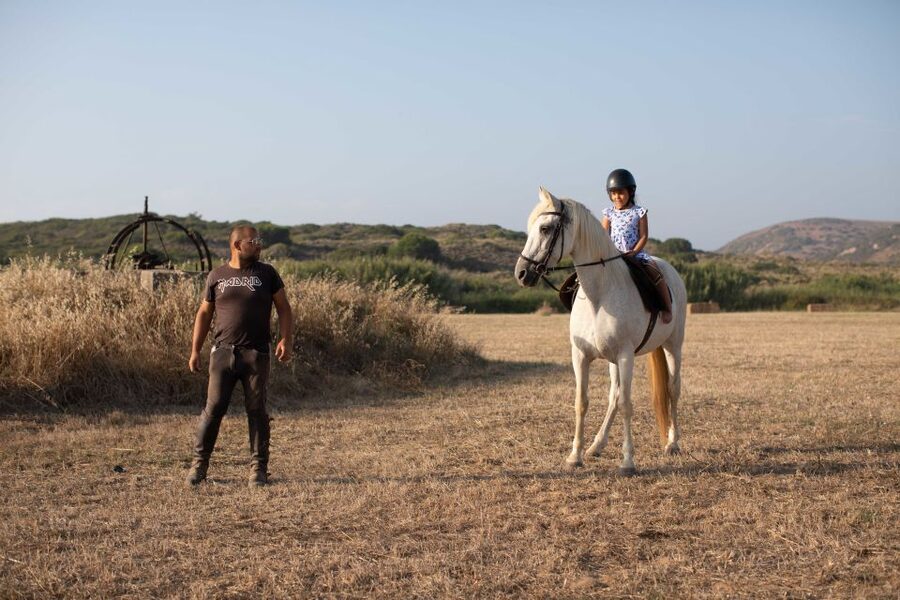 Algarve: 1-Hour Carrapateira Horseback Riding Tour - Carrapateira in 60 Minutes: What You’re Really Buying