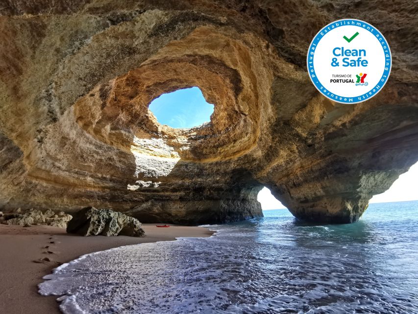 Algarve: Benagil Cave Sunrise Kayak Tour with Shower Use - Meeting point and parking: where most of the stress can be avoided