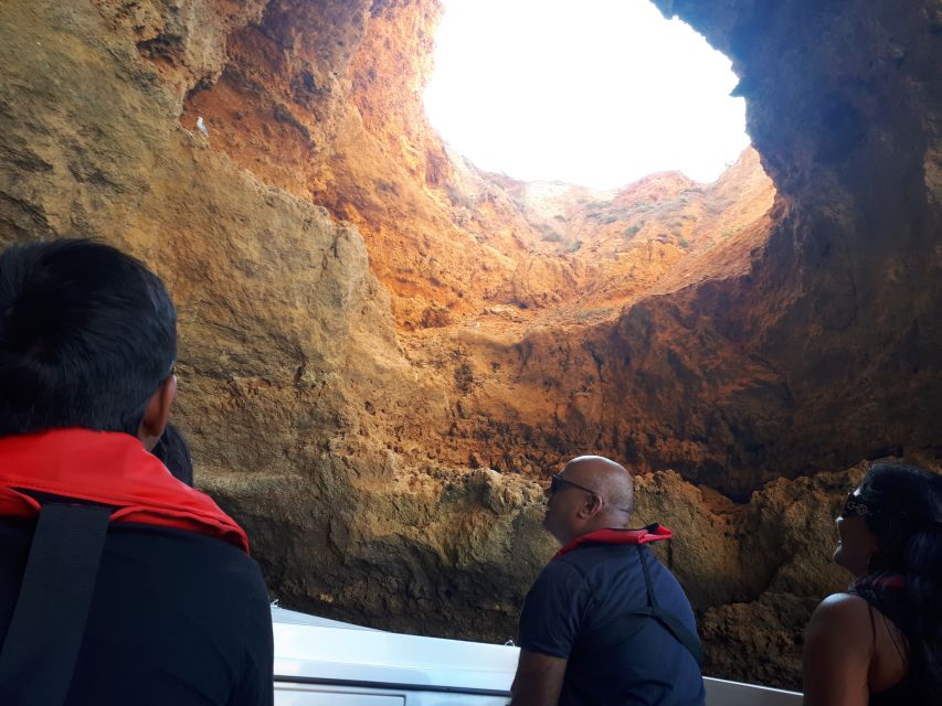 Algarve: Boat Trip to the Caves of Benagil - Meeting point at Clube Naval de Portimão, and how to avoid wasting time
