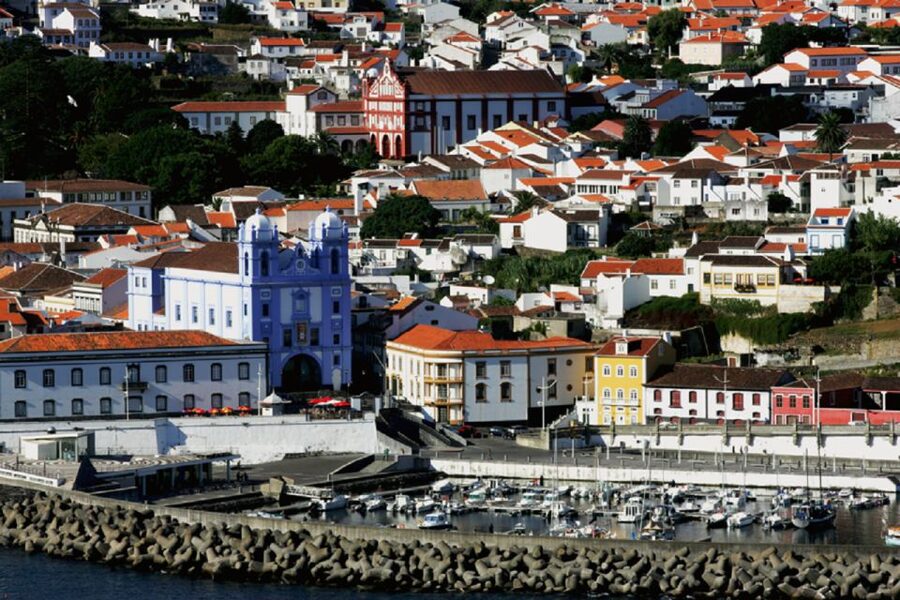 Angra do Heroísmo: Walking Tour with Local Pastry and Coffee - Iglesia da Misericórdia and the Sé Cathedral area