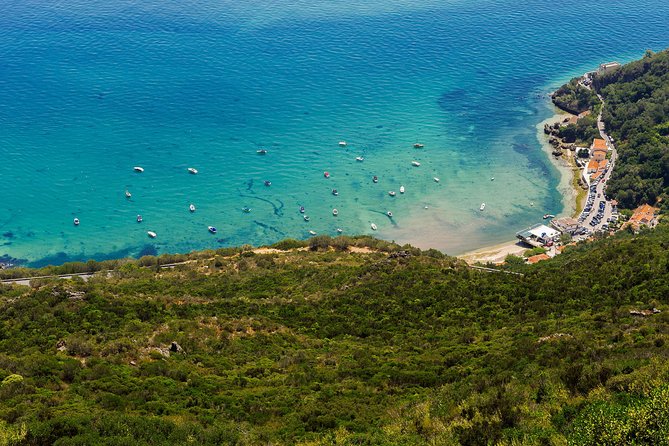 Arrabida and Sesimbra Small-Group Day Trip from Lisbon with Wine Tasting - Meeting at Hard Rock Cafe, and how the 8-hour day stays manageable