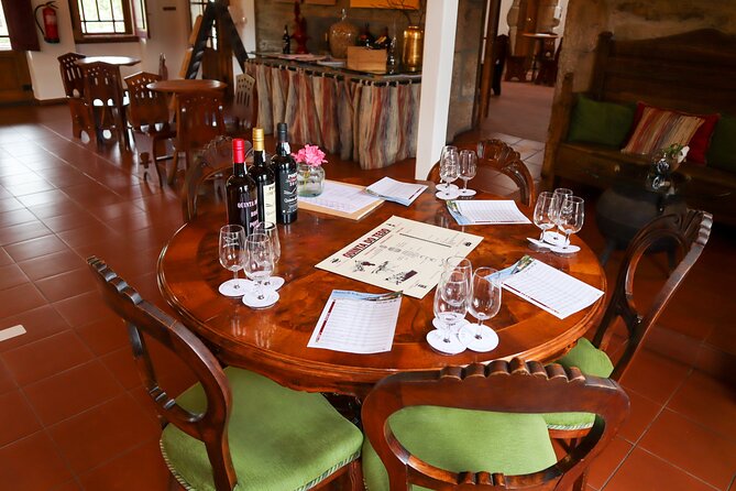 Authentic Small Group Douro Wine Tour with Lunch & River Cruise - Lunch in Pinhão: where the day turns human