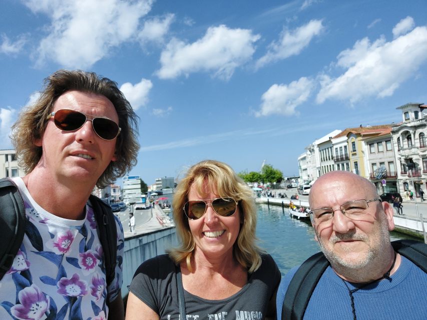 Aveiro: Stories, Canals, and Tiles Guided Walking Tour - Igreja da Misericórdia and the Carmelite Convent Church: Baroque in a Small Footprint