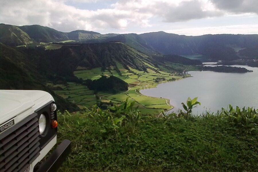 Azores: Sete Cidades Scenic Jeep Tour from Ponta Delgada - Sete Cidades crater: seeing Lagoa Azul and Lagoa Verde from the mountain top