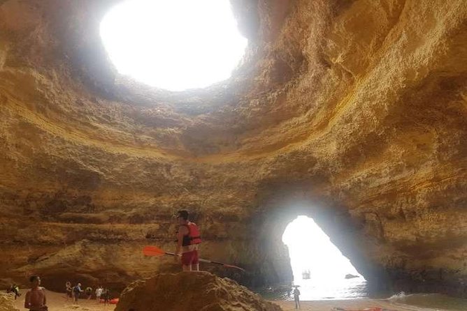 Benagil caves's kayak tour - The 2-hour rhythm: paddle, pause, take photos, repeat