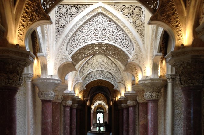 Bestseller Private Tour Sintra-Cascais with Hotel pick up - Praia das Maçãs: Seafood Lunch and a Long Enough Beach Break