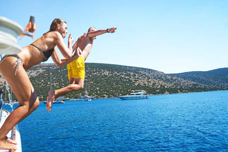 Boat Party to the Beach with Swimming Stops, DJ and Open Bar - Quick reasons this Tagus party boat works