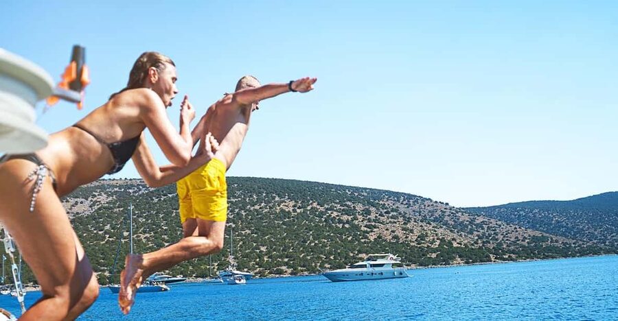 Boat Party to the Beach with Swimming Stops, DJ and Open Bar - When you should book this cruise, and who will love it most