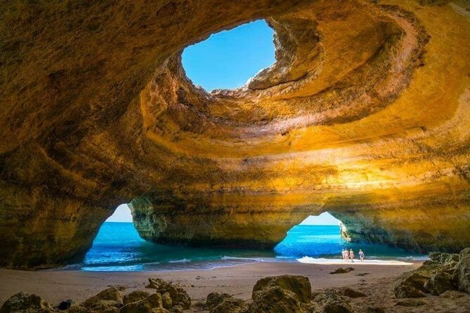 Boat trip to the caves of Benagil - Lagos Marina start: how to make the first 10 minutes painless