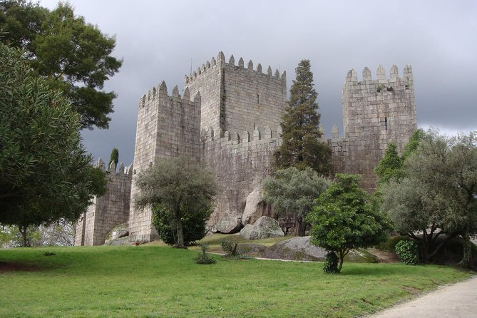 Braga & Guimarães Small Group Tour: Lunch & All Tickets Included - Se de Braga Cathedral: Chapels And High Choir Access Worth The Effort