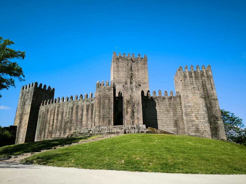 Braga & Guimarães Tour: Small Historical Group Tour - Morning Start at Bom Jesus do Monte: Views and Guided Time