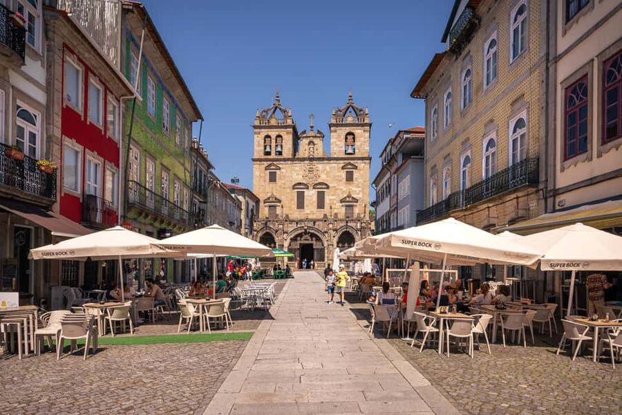 Braga: Private & Flexible Walking Tour in Historic Center - How This Braga Self-Paced Walk Works (Walkbox, Offline Audio, WhatsApp)