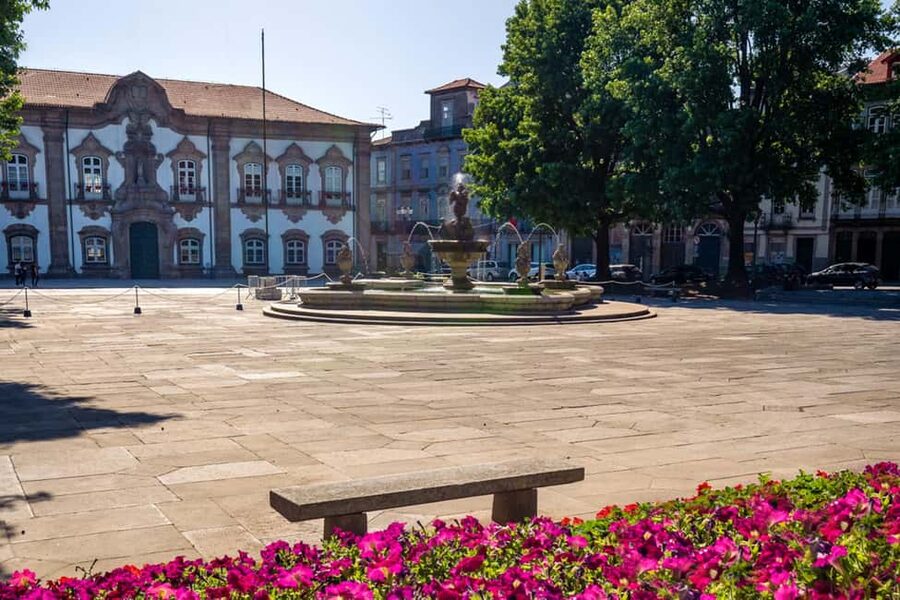 Braga: Private & Flexible Walking Tour in Historic Center - Sé Cathedral, Paço Square, and Raio Palace: the power center moments