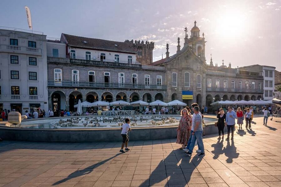 Braga: Private & Flexible Walking Tour in Historic Center - Archbishops Palace grounds and Santa Bárbara Garden: quiet after the big sights