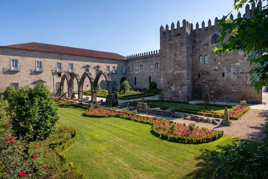 Braga: Private & Flexible Walking Tour in Historic Center - Campo das Hortas Square and Porta Nova: getting oriented fast