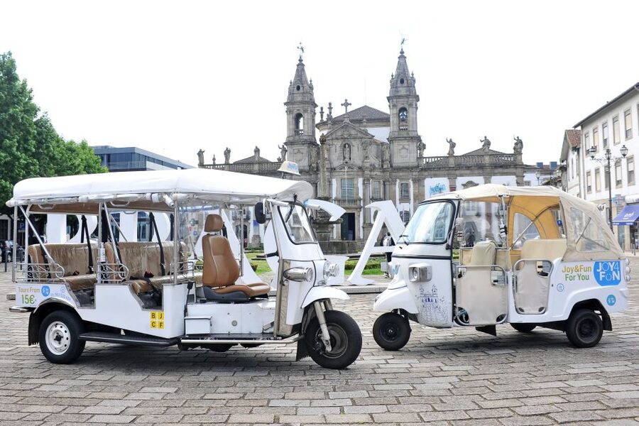 Braga: Tuk Tuk City Tour - First impressions: how a tuk tuk fits Braga