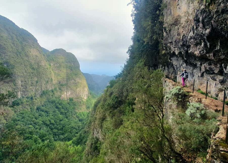 Caldeirão Verde: Levada Caldeirao Verde Hiking Transfer - Packing list that keeps the day comfortable