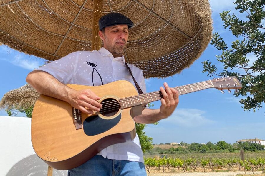 Carvoeiro/Portimão/Alvor: Wine Tour w/ Tasting, Tapas, Music - The tasting room wrap-up and time to shop