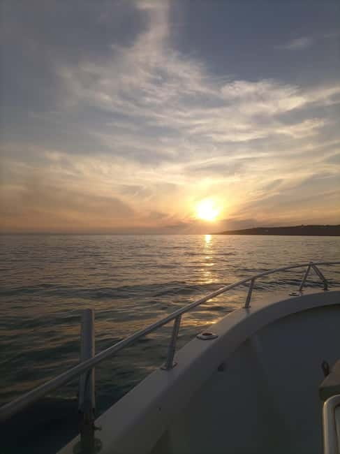 Cascais: Sunset Boat Trip with Welcome Drinks - Boca do Inferno Photo Stop: A Coastline With Teeth