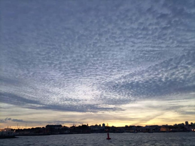 Cascais: Sunset Boat Trip with Welcome Drinks - Welcome Drinks, Snacks, and Onboard Comfort