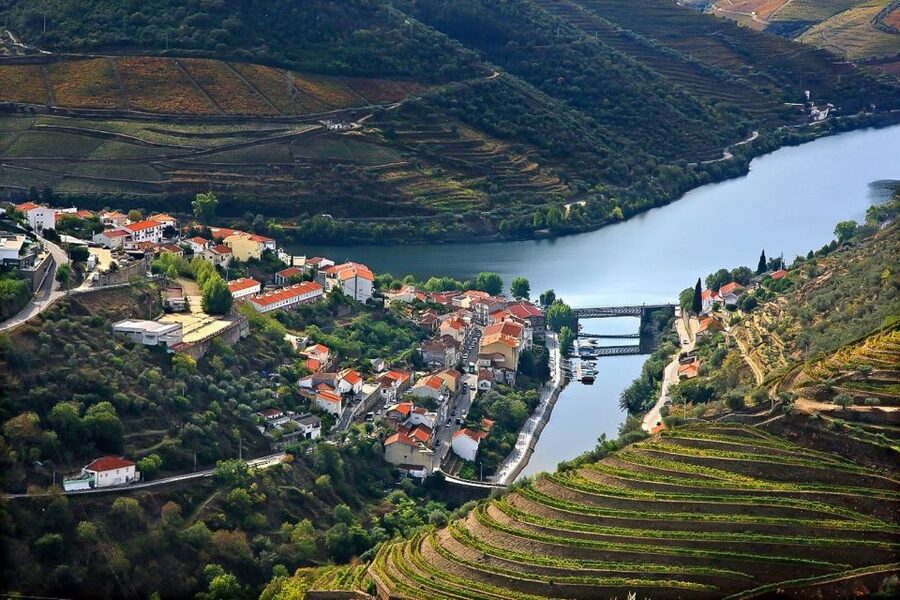 Day Cruise from Porto to Pinhão with Breakfast and Lunch - Breakfast and lunch onboard: how the meals fit the river rhythm