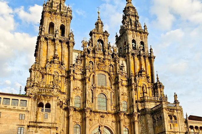Day Trip from Porto to Santiago de Compostela and Valença - Getting on the minibus: timing, comfort, and what to verify before you go