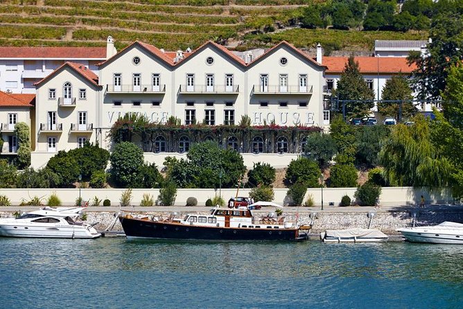 Douro Valley Cruise Porto to Pinhão: Breakfast, Lunch and Tasting - The locks: the technical part that people remember