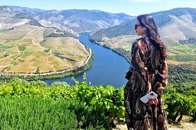 Douro Valley-Expert Guide-Boat-Lunch-Tastings-Offer wine bottle - Porto to the Douro Valley, the drive that sets expectations
