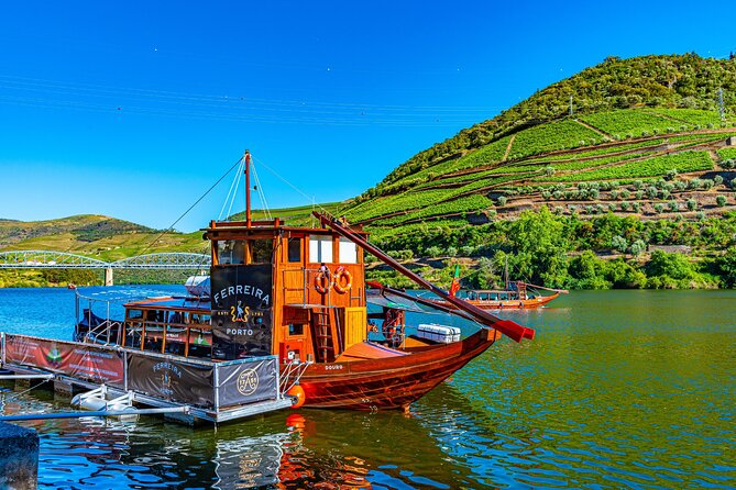 Douro Valley: Historical Sites, Wine Experience, Lunch & Cruise - Meeting Point at Calçada de Vandoma, 7:30 Start, and Small Group Reality