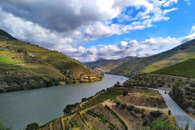 Douro Valley Prime Tour: Wine Tastings, Boat & Lunch from Porto - The small-boat river cruise, where the day finally slows down