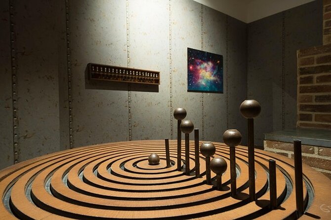 Escape Hunt Experience - The role of the game master: support without taking over