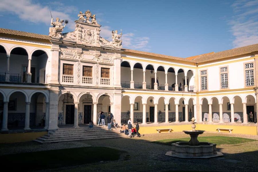 Évora: Private & Flexible Walking Tour in Historic Center - Key highlights at a glance