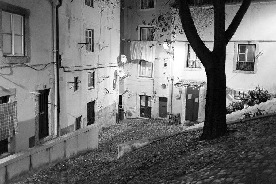 Fado: Musical Walking Tour with Food & Live Show - Pace, Walking Conditions, and What to Wear