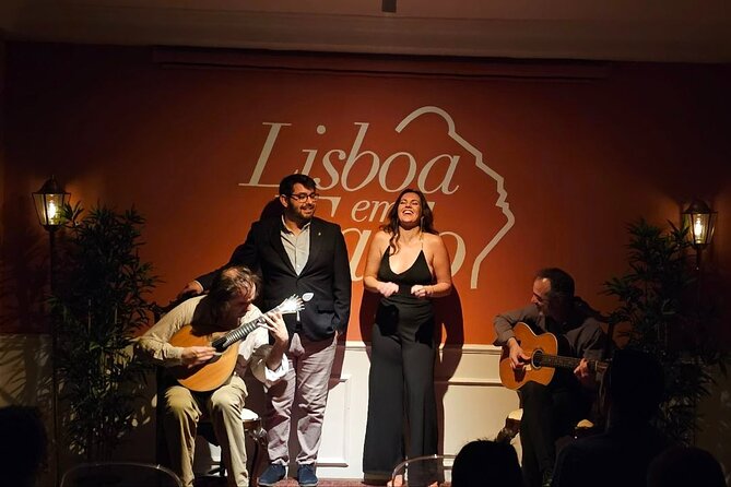 Fado Show with Port Wine at Historic Lisboa em Fado - What happens during the 50-minute show, with music, video, and silence