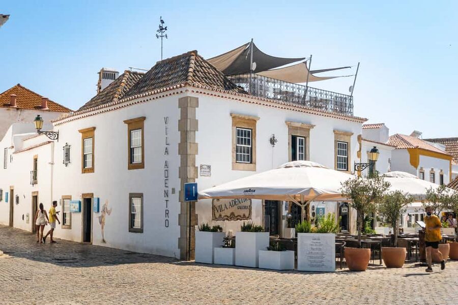 Faro: Private & Flexible Walking Tour in Historic Center - King Afonso III Square and the medieval walled Old Town