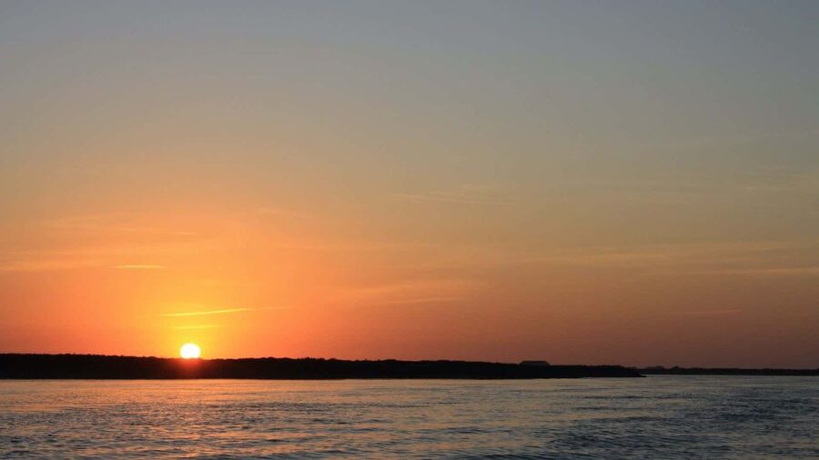 Faro: Ria Formosa Guided Sunset Tour by Catamaran - Parque Natural da Ria Formosa: guided sightseeing from the channels