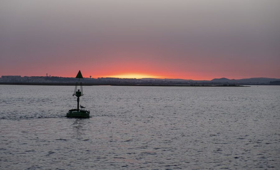 Faro: Ria Formosa Guided Sunset Tour by Catamaran - The first stretch on the water: a calm 20 minutes before the color show