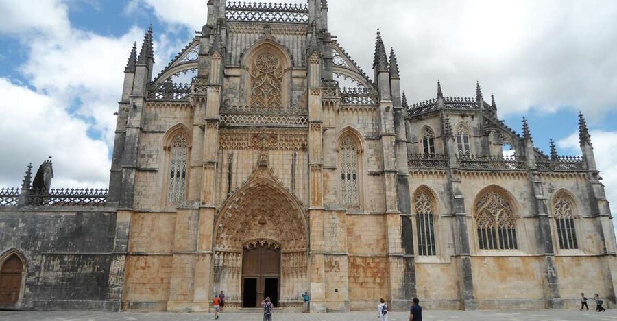 Fátima, Batalha, Alcobaça, Nazaré and Óbidos Private Tour - Key Points at a Glance
