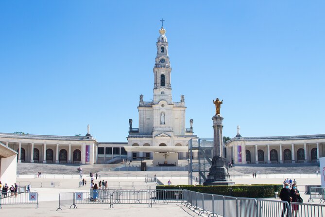 Fátima, Nazaré and Óbidos Small-Group Day Trip from Lisbon - Fatima Sanctuary: shepherds of 1917 and a pilgrimage you can feel