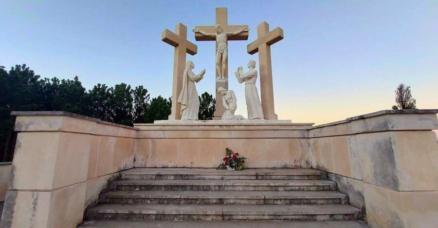 Fátima Private Tour: Shrine| Sacred Path |Shepherds House - Valinhos focus: Monument of Our Lady, Via Sacra, and the long sacred walk