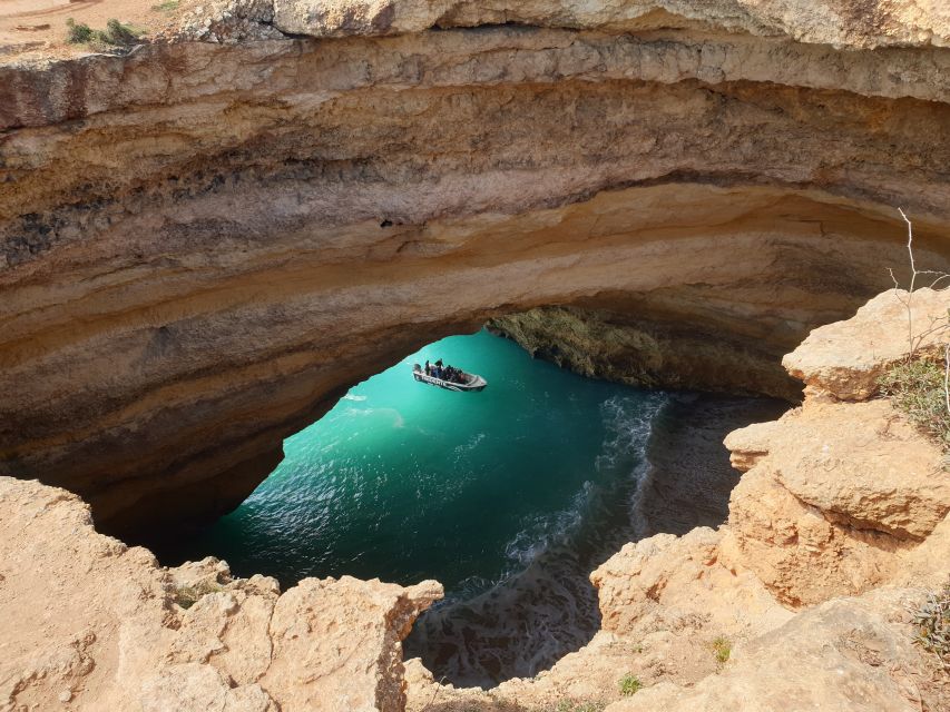 From Armação de Pêra: Benagil Caves and Beaches Boat Tour - Stop-by-stop: from Praia dos Beijinhos to Benagil Cave